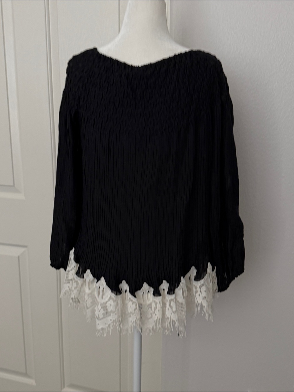 NWT Chloé Black Pleated Blouse with White Lace Hem | Boho Chic | Long Sleeve - Picture 5 of 6